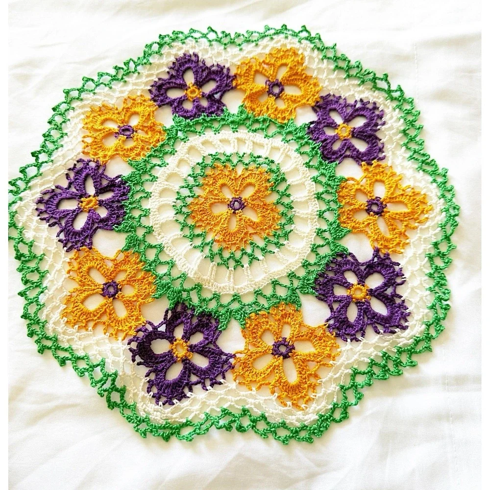 Beautiful Vintage Handmade Crochet Doily 12